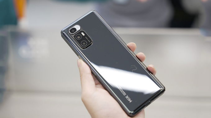 Xiaomi Mi Mix Fold cháy hàng và tạo hiệu ứng cực tốt chỉ sau vài giây mở bán