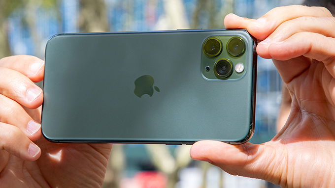Đánh giá chi tiết  Xiaomi 12 và iPhone 11 Pro, yếu tố pin của máy