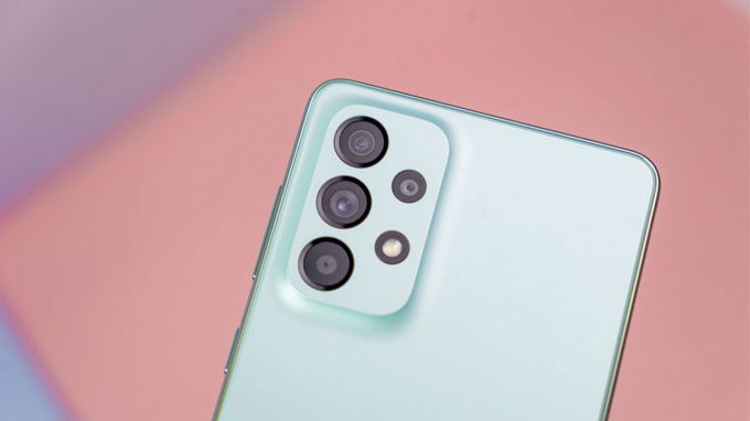 Galaxy A73 5G được trang bị hệ thống ống kính chất lượng