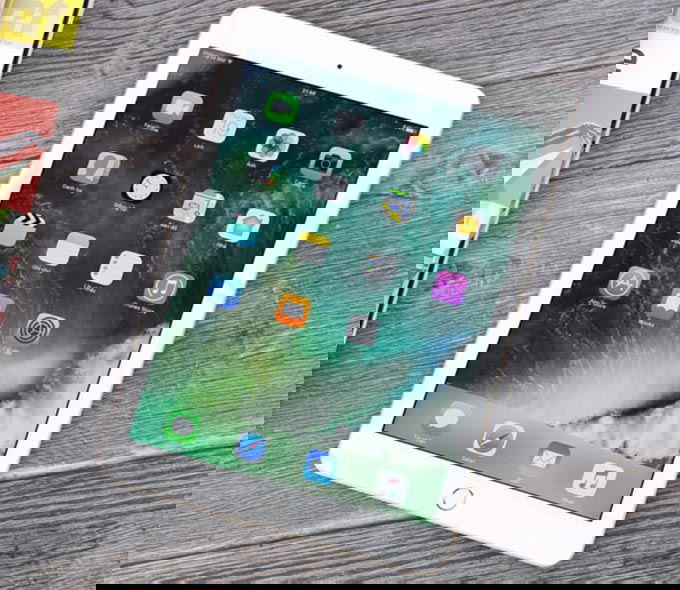 Thoải mái lướt web, xem Youtube cùng iPad Gen 5 cũ
