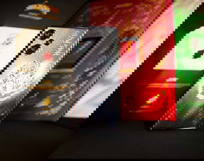 Redmi Note 12 Turbo Harry Potter được thiết kế độc đáo với các họa tiết đậm chất phép thuật 