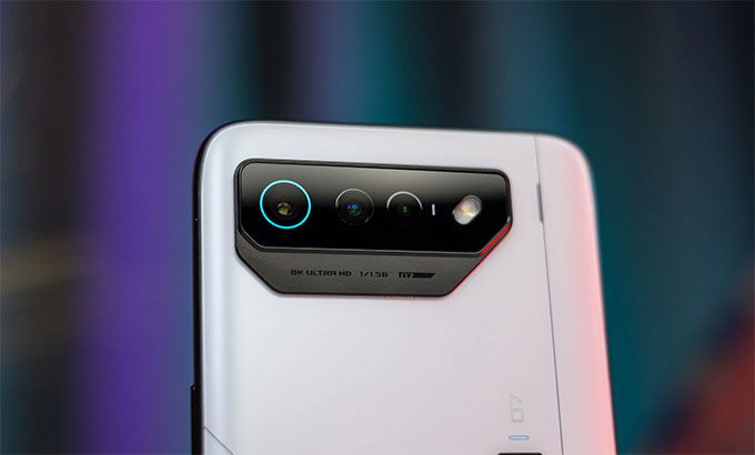  ROG Phone 7 Ultimate được trang bị 3 ống kính ở mặt sau