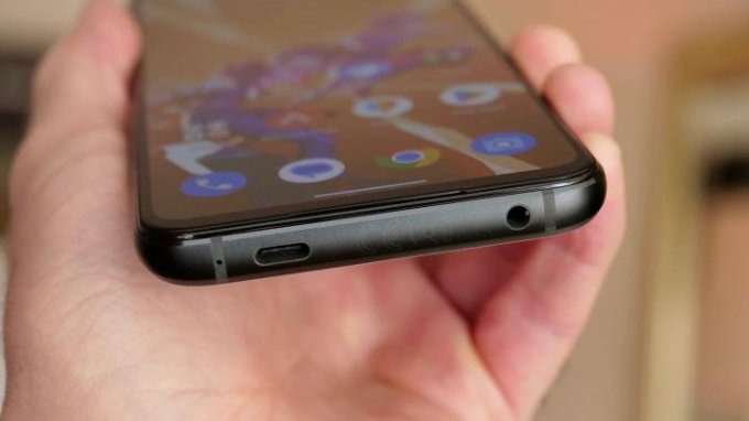 ROG Phone 7 được hỗ trợ nhiều cổng kết nối khác nhau