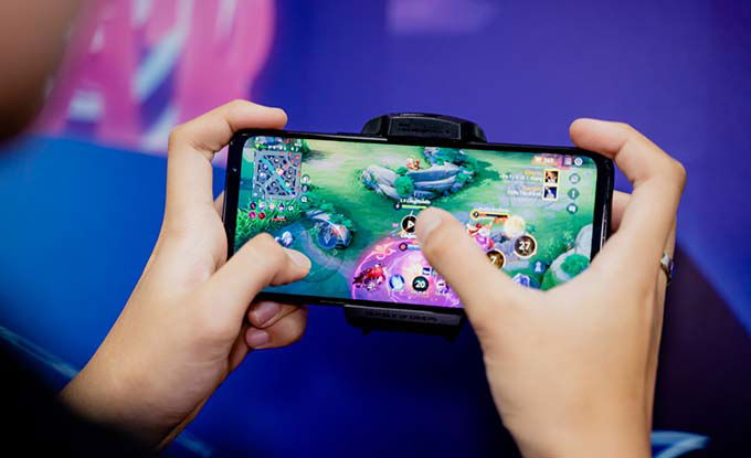 ROG Phone 7 sở hữu cấu hình vượt trội hơn ROG Phone 6