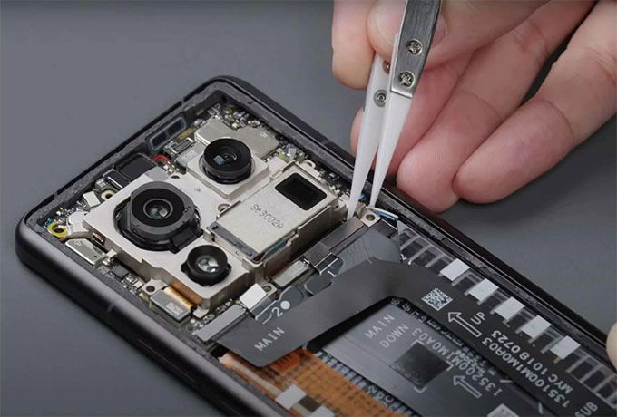 Mổ bụng Xiaomi 13 Ultra cho thấy cấu hình camera thật sự ấn tượng