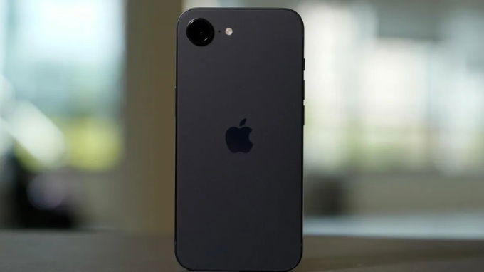 iPhone 16e màu đen