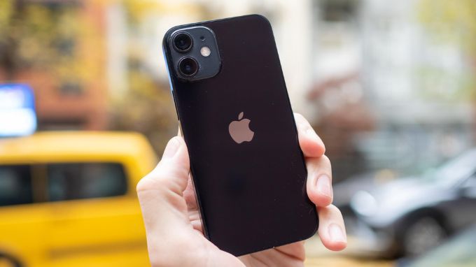 Có nên mua iPhone 12 cũ 99% không?
