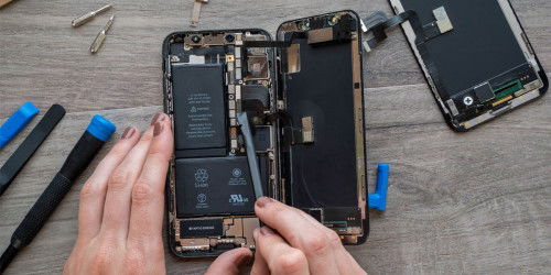 Thay pin iPhone chính hãng ở đâu? Địa chỉ thay pin iPhone uy tín