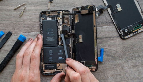 Thay pin iPhone chính hãng ở đâu? Địa chỉ thay pin iPhone uy tín