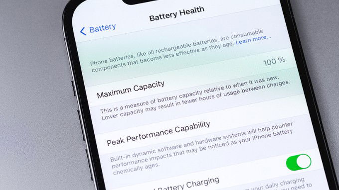 Tại sao nên kiểm tra pin iPhone đã bị thay chưa?