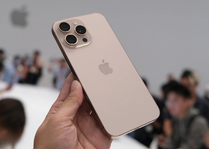 iPhone 16 Pro Titan Sa Mạc (Desert Titanium)