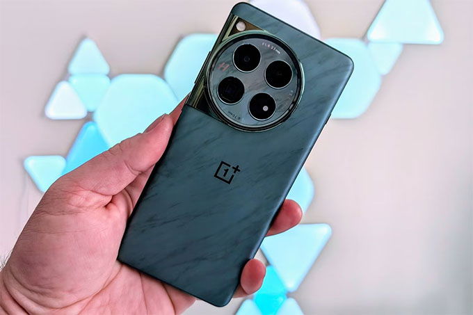 OnePlus 12 - Khả năng sạc nhanh đáng kinh ngạc