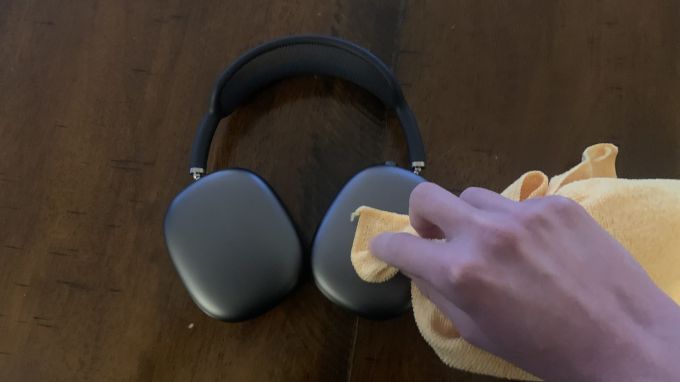 Vệ sinh tai nghe chụp AirPods Max