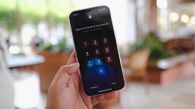 Đảm bảo iPhone của bạn đang được mở khóa