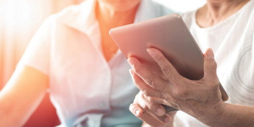 Nên mua iPad nào dành cho người lớn tuổi năm 2024?