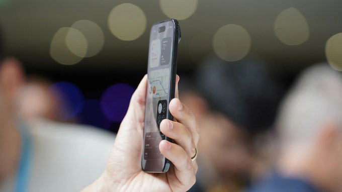 Màn hình 6.5 inch, hỗ trợ ProMotion 120Hz