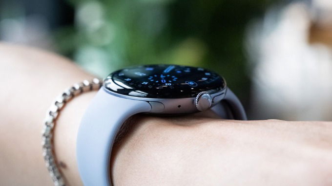 Màn hình của Pixel Watch 4