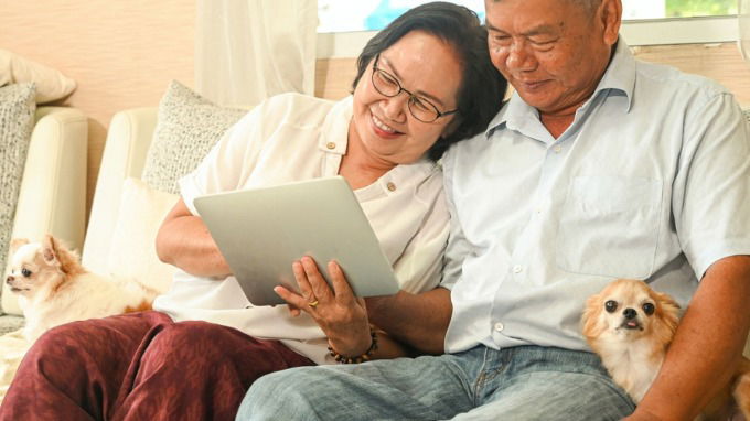 Nên mua iPad cho người lớn tuổi