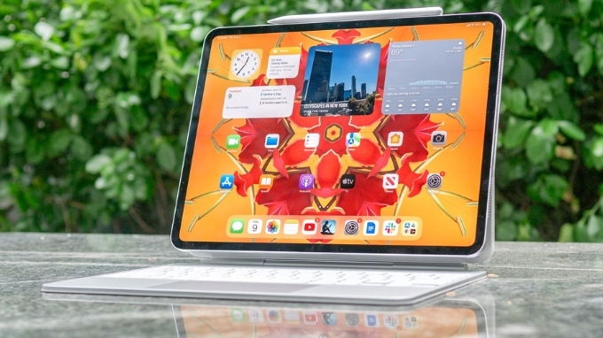 Về case bàn phím, Magic Keyboard của iPad Pro M4 vượt trội hơn hẳn