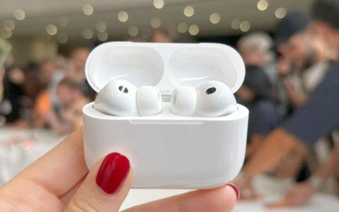 AirPods Pro 3 ra mắt: Có cảm biến đo nhịp tim, chống ồn gấp đôi, phiên dịch trực tiếp