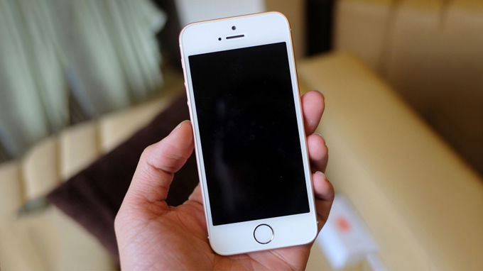 Vi-sao-nguoi-dung-chuong-iPhone-SE-cu-thay-vi-cac-dong-iPhone-SE-khac-007WIN