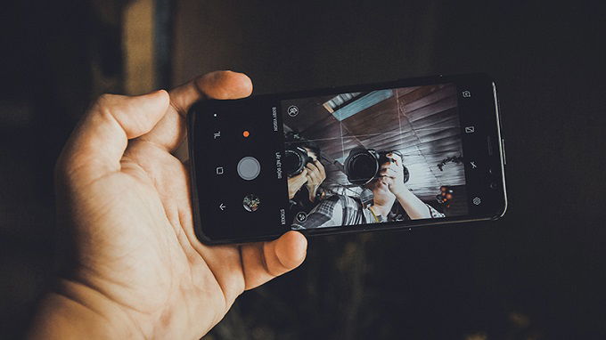 thu-chup-anh-nhanh-camera-selfie-kep-tren-samsung-galaxy-a8-2018