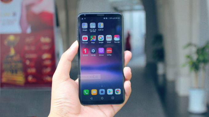 LG V30 tích hợp màn hình  OLED 6-inch, độ phân giải 2K+