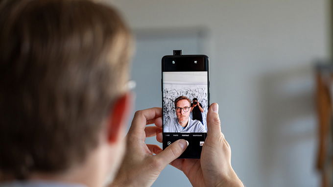 camera selfie OnePlus 7 Pro có độ phân giải 16MP sử dụng cảm biến Sony IMX471