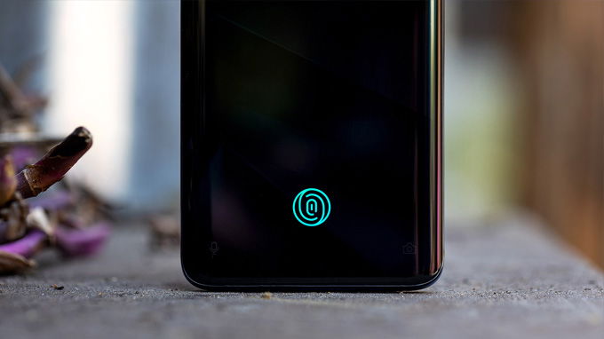 OnePlus 7 Pro còn được tích hợp cảm biến vân tay quang học