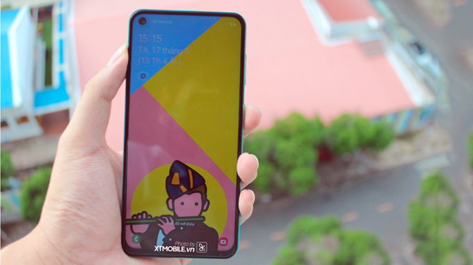 Galaxy A60 sử dụng tấm nền LCD có kích thước 6,3 inch