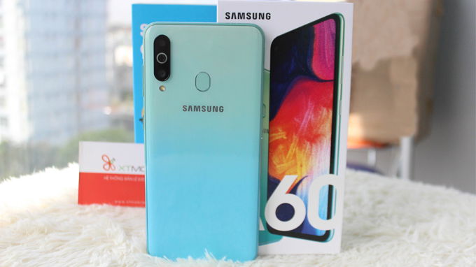 mặt lưng Galaxy A60 được phối màu gradient ấn tượng
