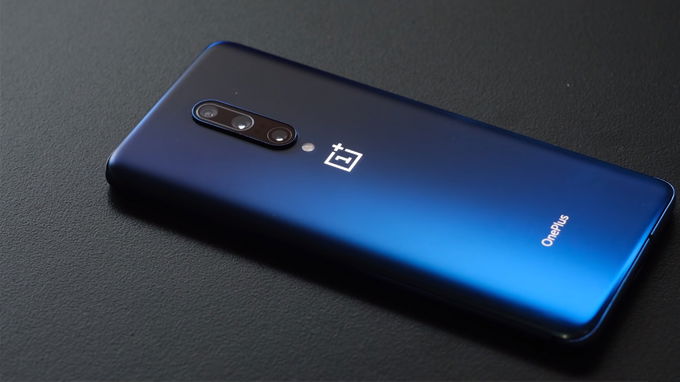 OnePlus 7 Pro gây chú ý rất nhiều khi trở thành điện thoại đầu tiên sở hữu 3 camera mặt sau