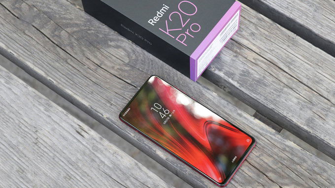 Redmi K20 Pro đã bỏ qua các xu hướng đục lỗ gây tranh cãi, mà thay vào đó là trang bị màn hình tràn viền thật sự