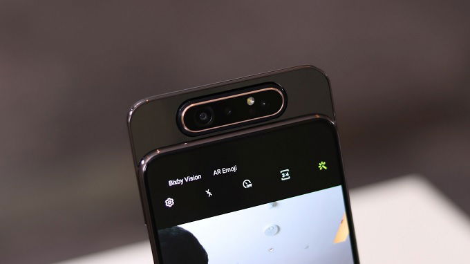 Có thể cụm camera selfie xoay trượt chính là thủ phạm