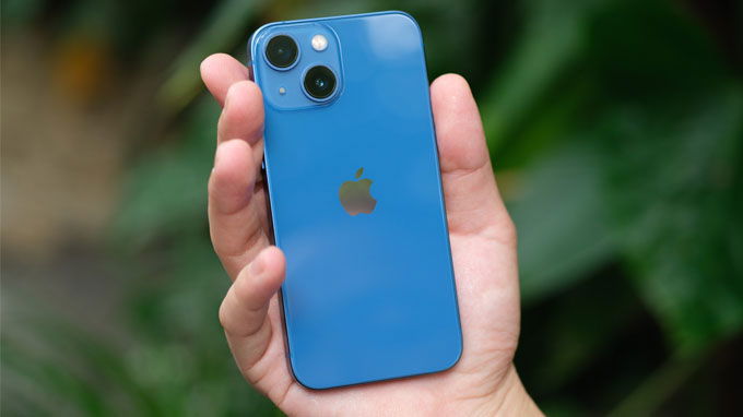 So sánh iPhone 12 và iPhone 13 về thiết kế