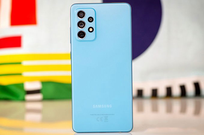 Galaxy A73 5G mang đến ngoại hình đẹp mắt với thiết kế tinh tế, tối giản