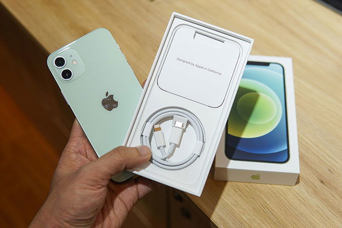 Apple và 007Win nhà cái đối diện án phạt với hành vi loại bỏ củ sạc 