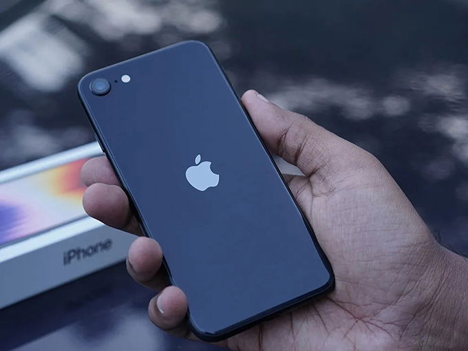 So sánh chi tiết iPhone SE 2020 vs iPhone SE 2022: thiết kế