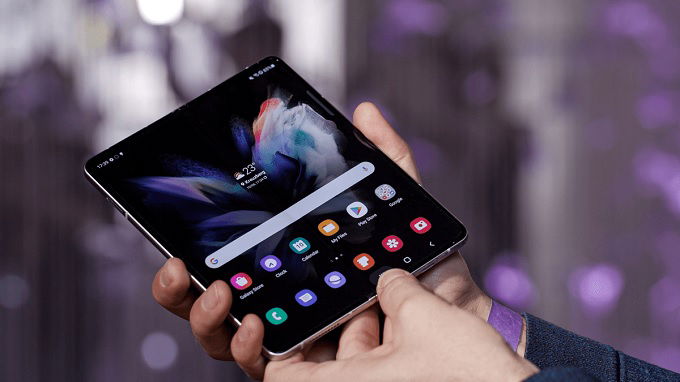 Màn hình gập của Galaxy Z Fold 4 có thể sẽ bớt 