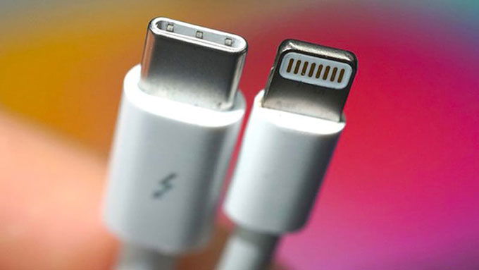Top phụ kiện cần thiết dành cho người dùng iPhone 13 series : cáp sạc