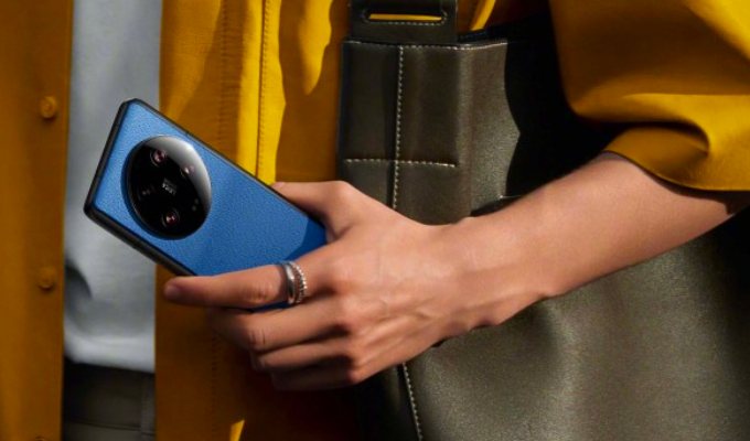 Xiaomi 13 Ultra màu xanh cực kỳ trẻ trung và sang trọng