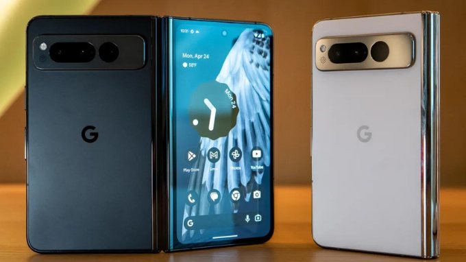 Google Pixel Fold có cụm 3 camera đặt trên thanh ngang đặc trưng