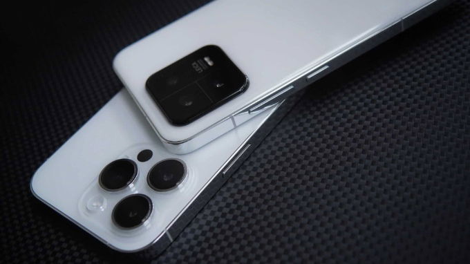 iphone-14-pro-va-xiaomi-13-pro-xtmobile
