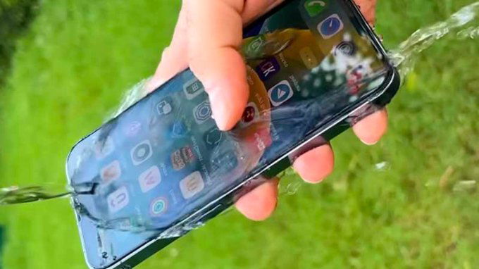 iPhone 14 Pro có khả năng chống bụi, chống nước chuẩn iP68