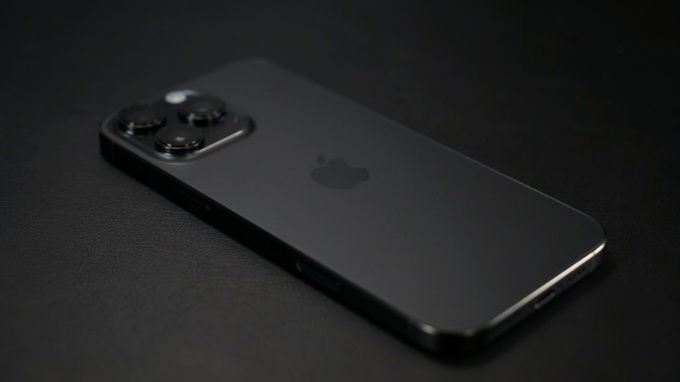 iPhone 16 Pro Max màu Titan Đen