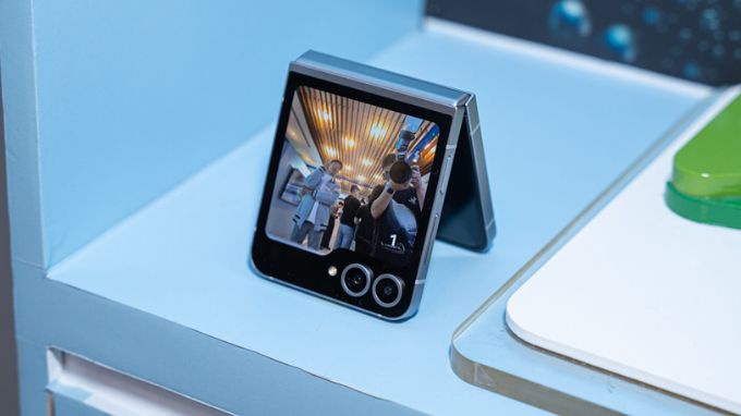 Camera Galaxy Z Flip 6 hoàn toàn có thể so sánh với Galaxy S24