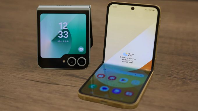 Thời lượng pin và tốc độ sạc tương đương nhau 