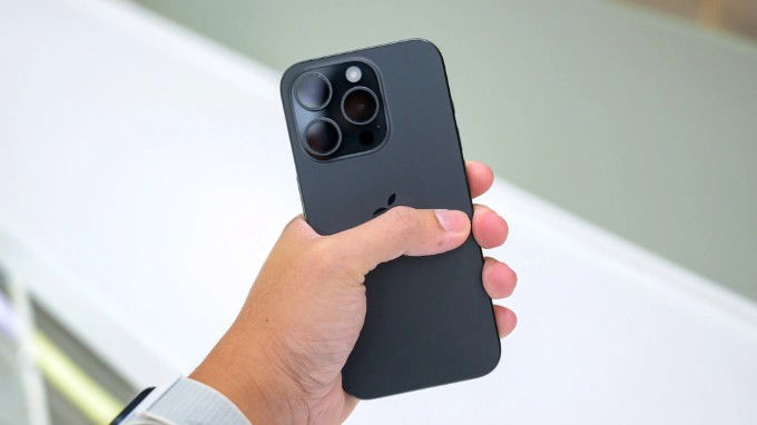 iPhone 15 Pro đáng tiền hơn iPhone 15 thường