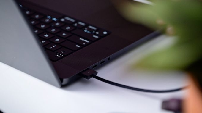 Bàn phím Magic Keyboard tích hợp đèn LED thông minh