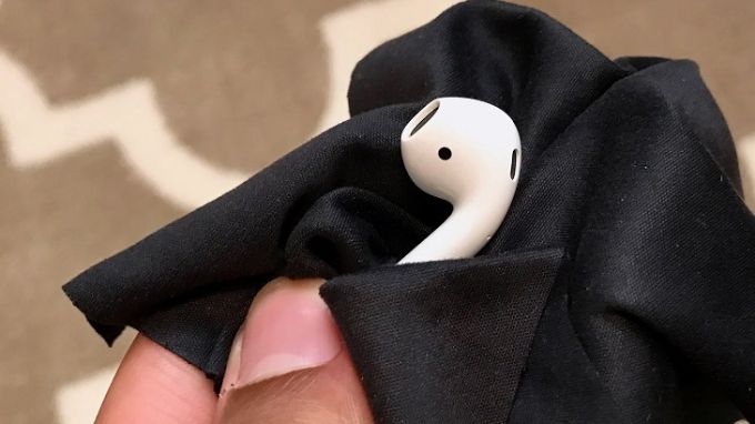 Vệ sinh tai nghe Airpods Pro định kỳ